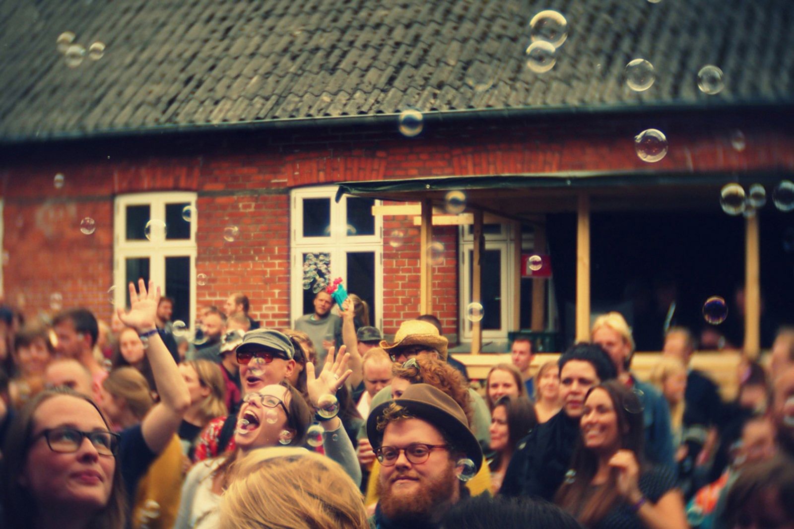 Pede B og Aarhus Jazz Orchestra skal til Danmarks Grimmeste Privatfest</br>GrimFest startede som en stor havefest med 500 gæster på Grimhøj Gård. </br>Foto: Bjørn Giesenbauer