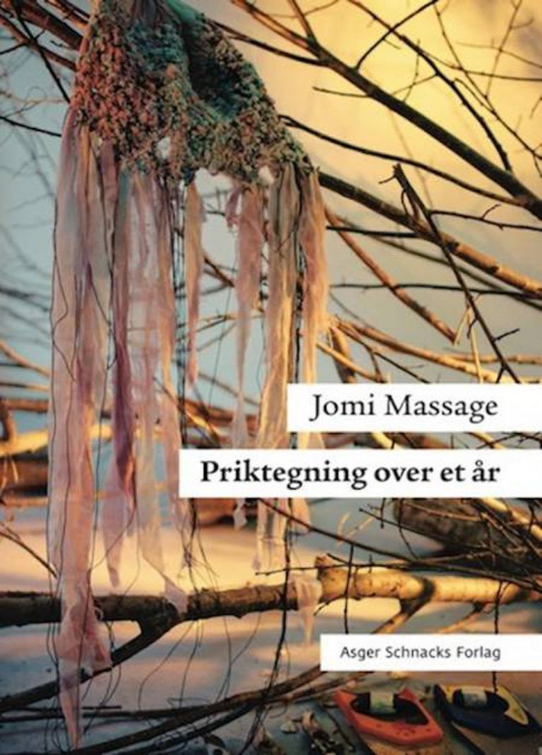 Jomi Massage debuterer som forfatter med en bog om livet på landet</br>Omslag: Mette & Eric Mourier
<br />Forsidefoto: Morten Elbech Sørensen</br>Foto: PR-foto
