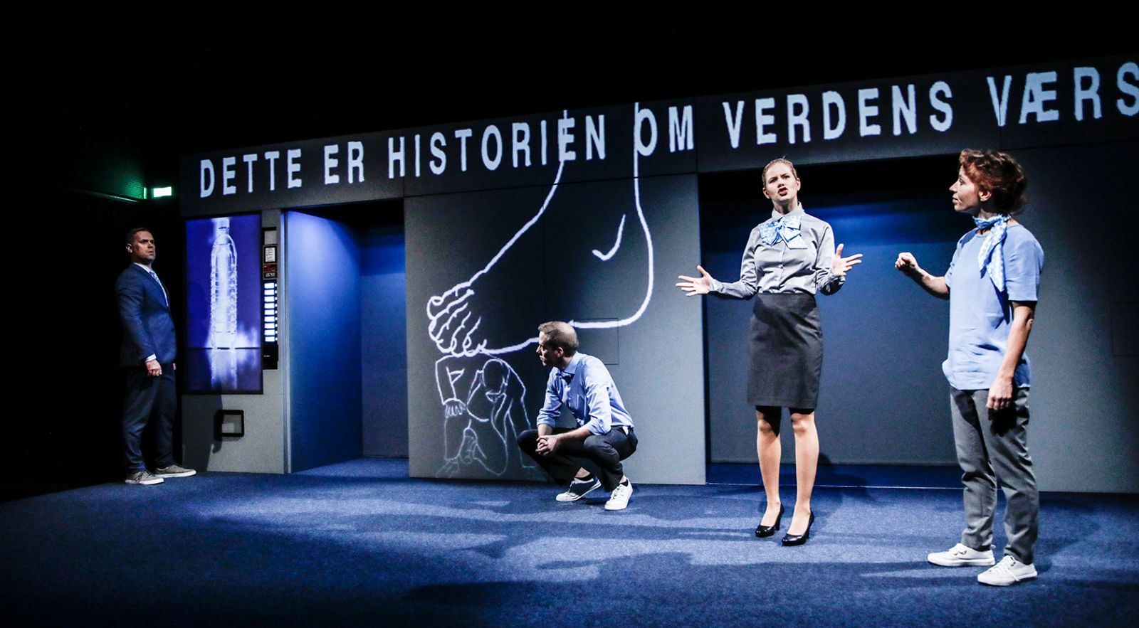 En dyngvåd møgdag med humor på Teater Katapult</br>Fra forestillingen Dette er vand</br>Foto: Jens Peter Engedal