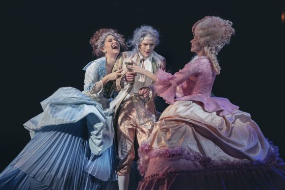 Mozart med sin white trash kone på Det Kgl. Teaters bonede gulve</br>Vi møder Kasper Holten i en pause fra intense prøver på Amadeus på Det Kgl. Teaters gamle scene på Kgs. Nytorv.</br>Foto: PR-foto / Det Kgl. Teater - Camilla Winther