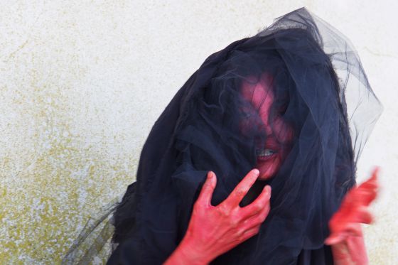 Performancefestival sætter fokus på vores klima og fremtid</br>Red Moon er en Butoh performance af den italienske danser, koreograf og performer Maruska Ronchi.</br>Foto: PR-foto