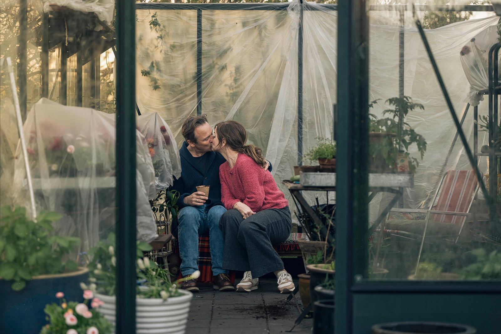 Lars Ranthe stiller krav til sig selv for at leve livet så intenst og fuldt som muligt</br>Peter & Helen ( Lars Ranthe & Stine Stengade ) i filmen Fuld af kærlighed</br>Foto: Andreas Bastiansen. © 2023 Nimbus Film