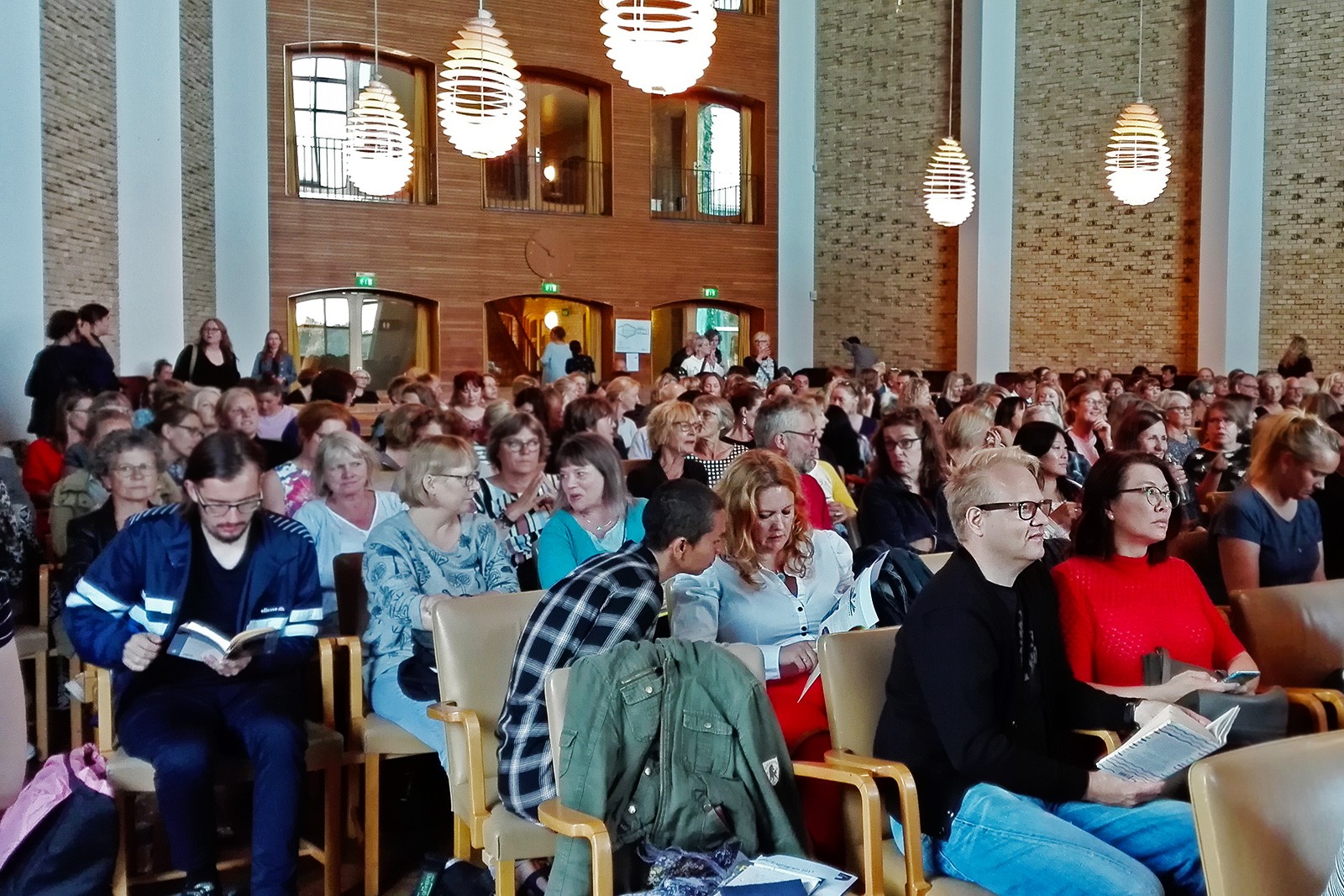 Siri Hustvedt: Fiktion er en højtudviklet version af hvad-nu-hvis</br>Der var et stort fremmøde i Aarhus Universitets store aula.</br>Foto: Marie Louise S. Pedersen