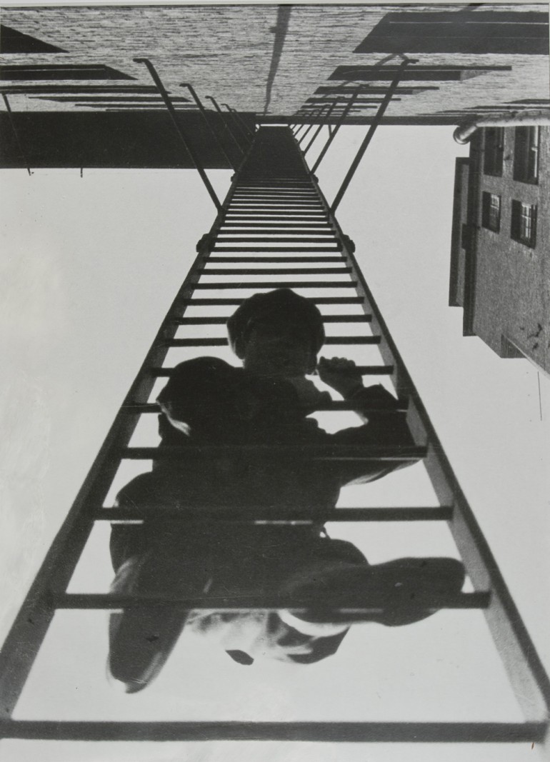 Aleksandr Rodchenkos visuelle revolution på Sorø Kunstmuseum</br>Aleksandr Rodchenko, Brandtrappe (med person), 1925. Rodchenko og Stepanova Archive</br>Foto: PR-foto - Sorø Kunstmuseum