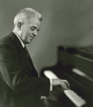 Danmarks første popsmed hyldes</br>Komponiesten Carl Nielsen ved klaveret. </br>Foto: Pr-foto/ Carl Nielsen Museet
