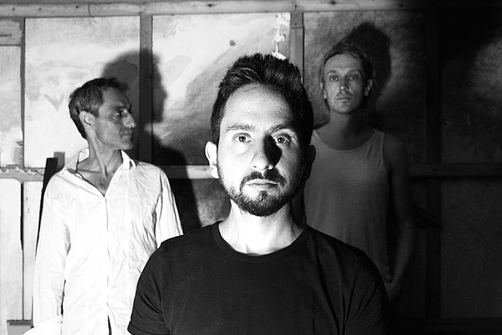 Våbenhvile: Hudna skaber dansk musik med multikulturelt afsæt</br>Trioen består fra venstre af Yossi Karutchi, Orhan Turan og Søren Bigum.</br>Foto: PR-foto/ Nathalie Mellbye