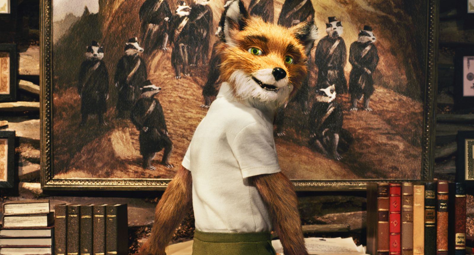 Filmuniverser af orden og kaos</br>Som publikum bliver man ofte overrumplet af noget uventet i Wes Andersons film. F.eks. i filmen Fantastic Mr. Fox (2009), hvor Mr. Fox har en ellers seriøs samtale, men pludselig og på dyrisk vis begynder at fortære sine ristede stykker brød.</br>Foto: PR-foto