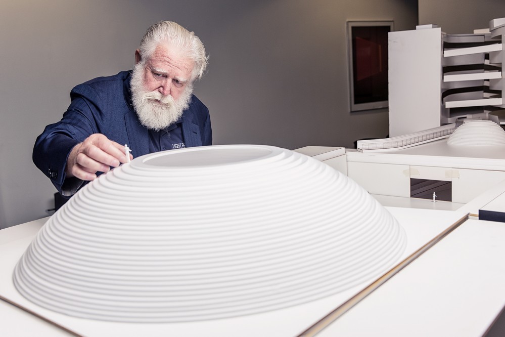 ARoS afslører James Turrells design til ny tilbygning</br>Kunstneren James Turrell vil i 2018 have sat sit fingeraftryk på det centrale Aarhus.</br>Foto: PR-foto / ARoS –  Morten Fauerby // Montgomery